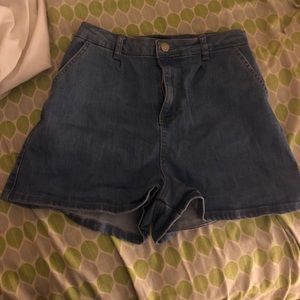 Mid Wash Balloon Mom Jeans